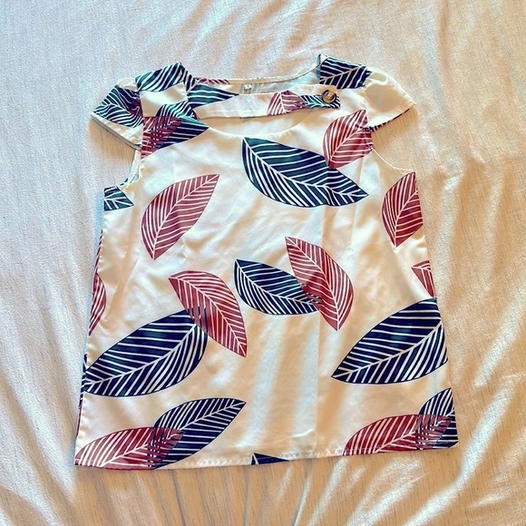 Leaf Design Cp Sleeve Top - Picture 1 of 7